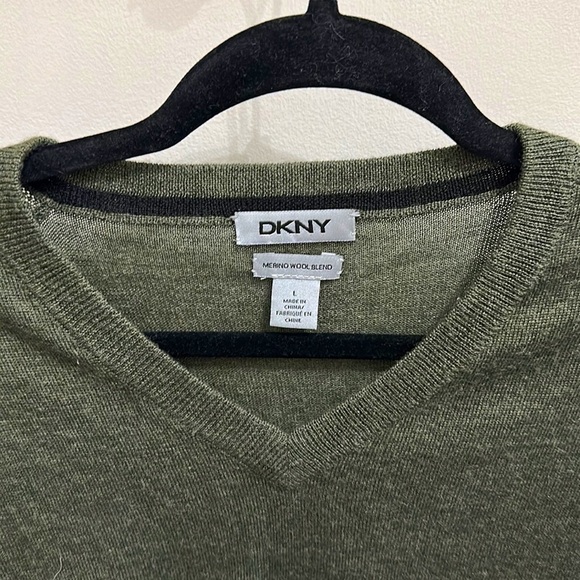 DKNY Rockefeller Merino Blend V-Neck Sweater Green sz L - Picture 2 of 3